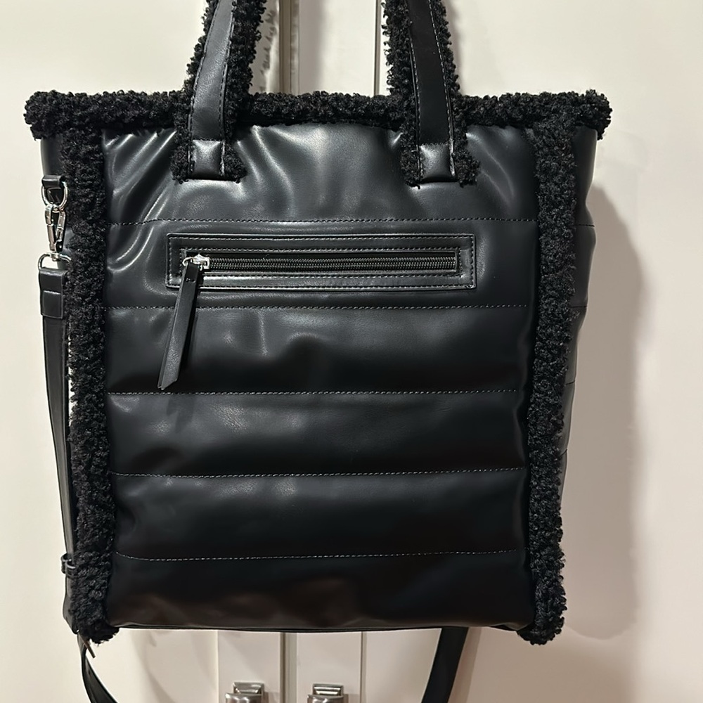 Aspen a black tote - Picture 4 of 6